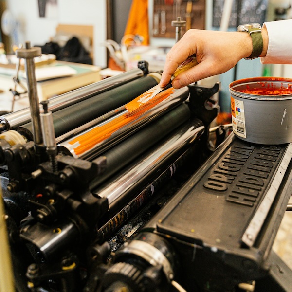 Farbauftrag einer Heidelberger Druckpresse