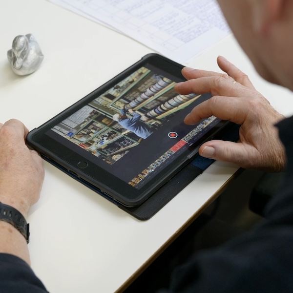 Videoschnitt auf einem I-Pad. In den workshops von wissen-speichern wird gezeigt wie es geht